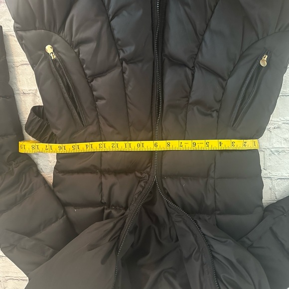Women’s size medium puffer coat laundry by Shelli regal - Picture 4 of 9